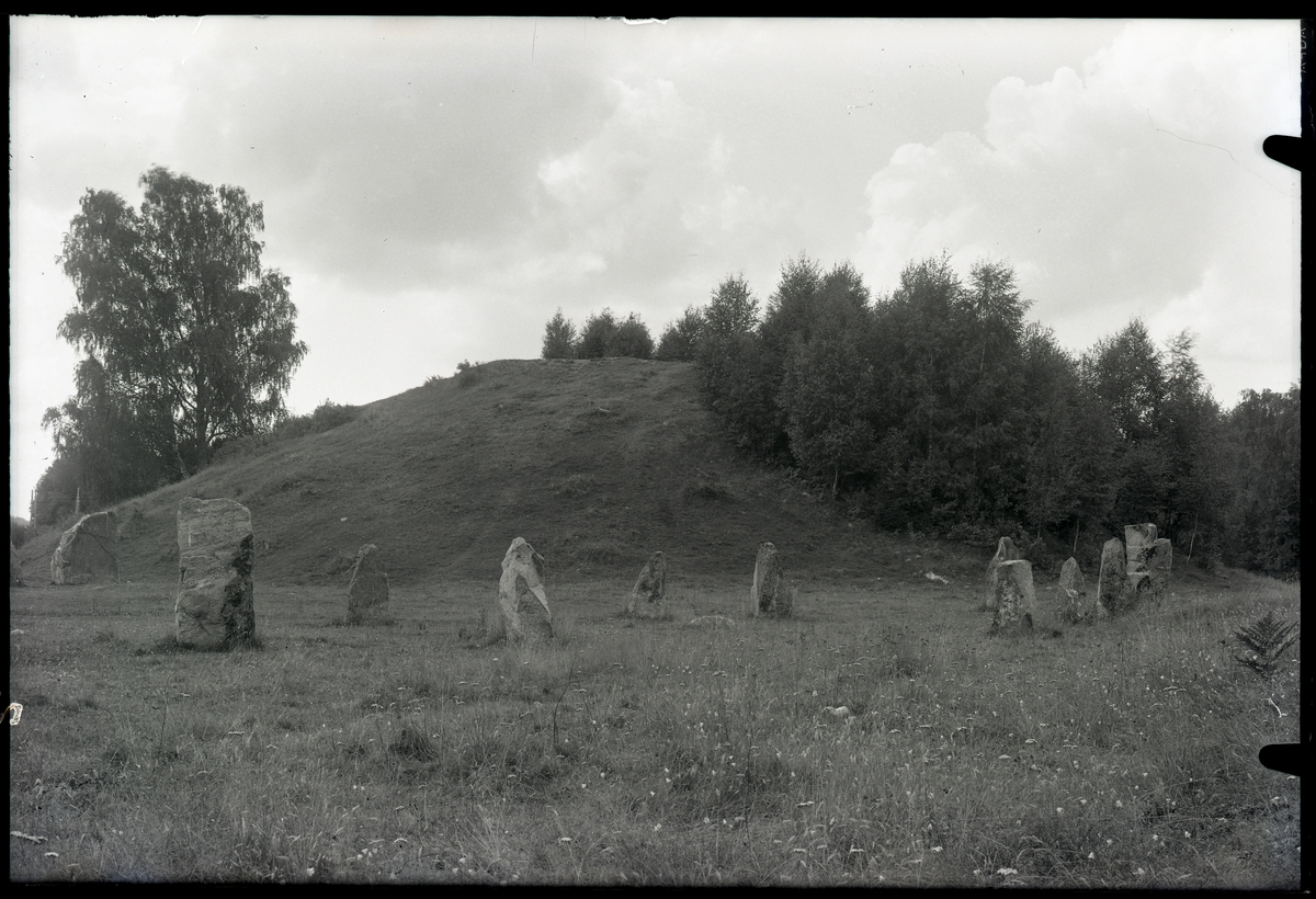 Anundshög. Gravhög och del av skeppssättning III i Långby, Västerås.