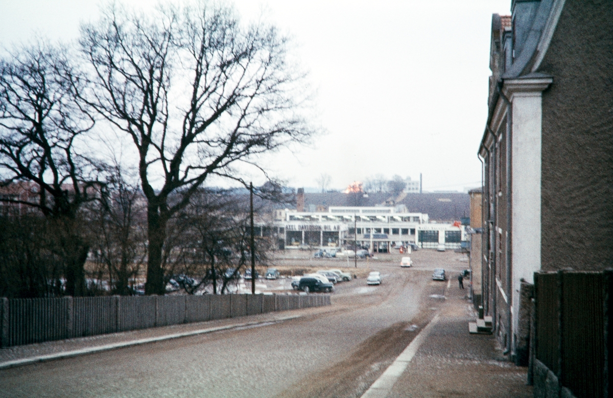 Himlabacken i Växjö, 1959. Hovsgatan ner mot Linnégatan. Hööks gård i lågor.