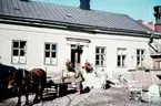 Lindgren & Brandt på Storgatan upphör. Växjö, 1958. Sett från innergården.