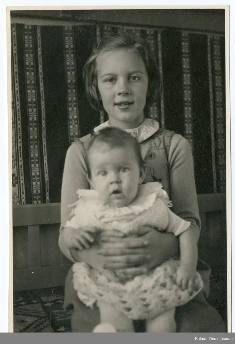 Grupporträtt, Maj Sivgård och systern Ellen (Barbro) Gothefors.