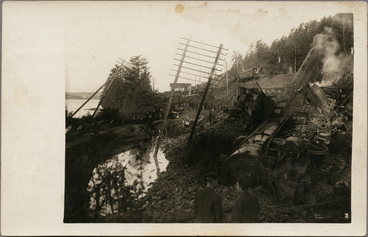 Tågolycka vid Getå den 1 oktober 1918 där bland annat, Statens Järnvägar, SJ F 1200 rasade nedför slänten efter ett banvallsras.