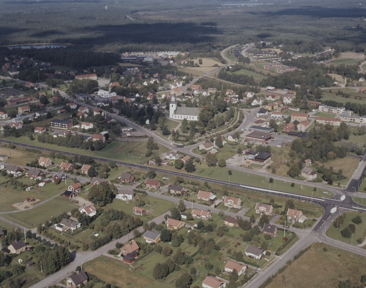 Flygfoto över Bredaryd i Jönköpings län 235/1982.