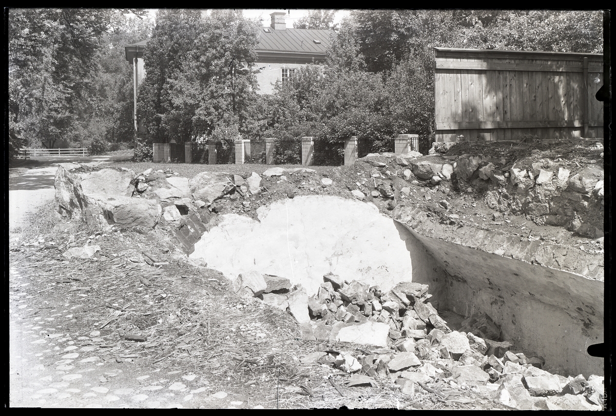 Källarbyggnad mot Badhusgatan (Mynthuset?) vid Domprostgården i Västerås.