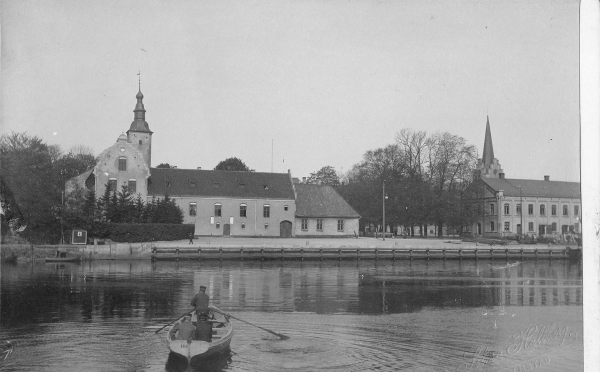 Halmstad, Slottet och gamla rådhuset från Ö (Strandgatan).