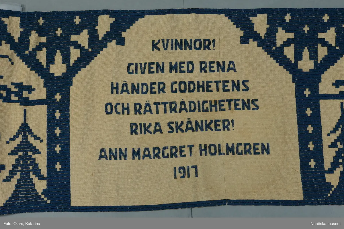 Parställda hjortar i skog flankerande citat.

/Ulla-Karin Warberg 2019-03-18