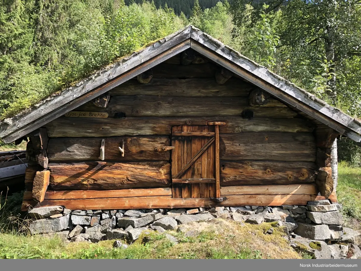 Fjøs fra Brekke