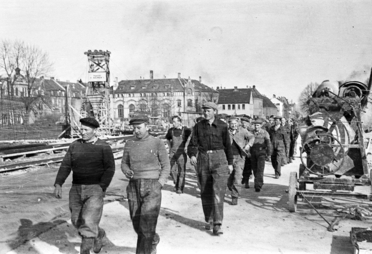 Elgeseter bru, Kranselag
