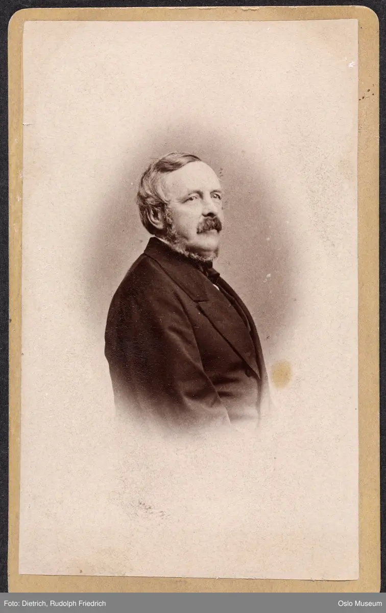 portrett, mann, grosserer, fabrikkeier, vignettert stående halvfigur
