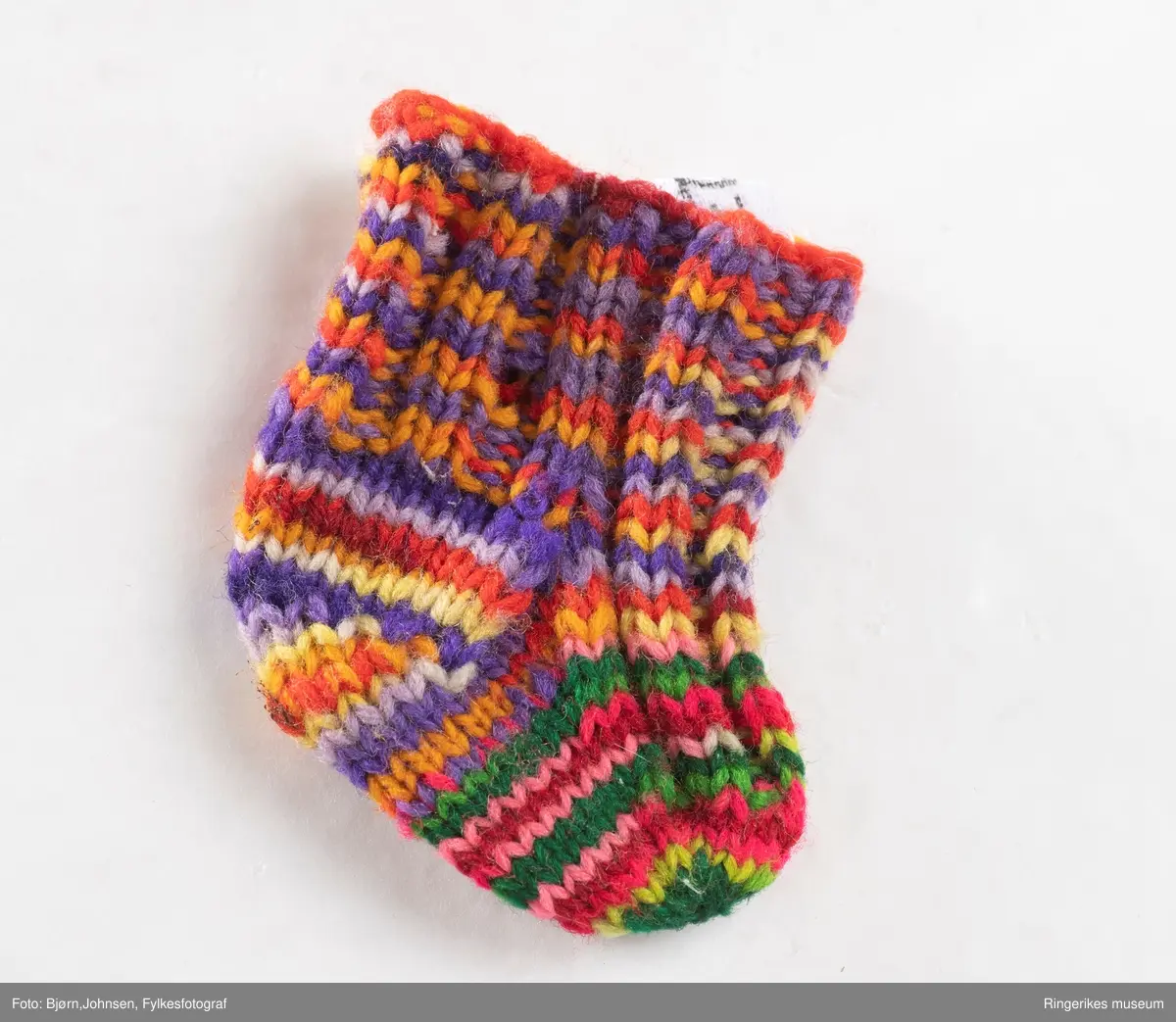 mangefarget garn som gir stripeeffekt