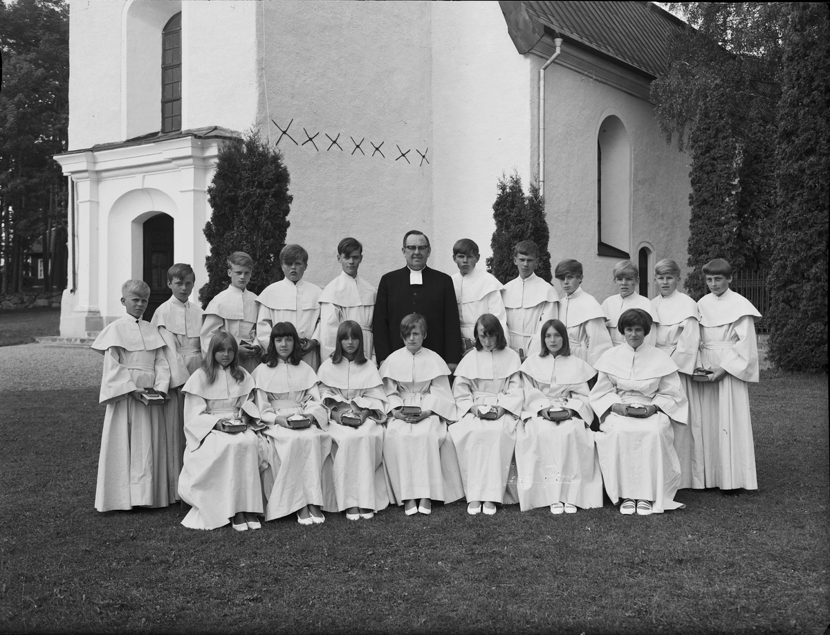 Konfirmander, Hargs kyrka, Uppland 1967