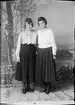 Bertha Frizell och Esther Pettersson från Singö, Uppland 1922