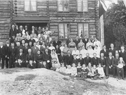 Bryllupet til Margit Bjerkan og Peder Vaagen, Vågan, Helland