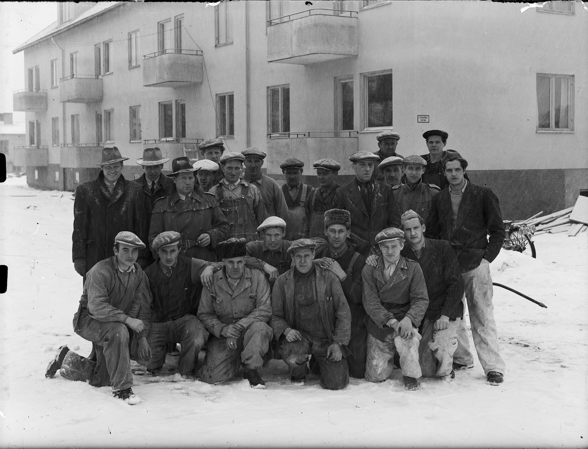 Grupporträtt vid Stångörsgatan, Östhammar, Uppland 1953