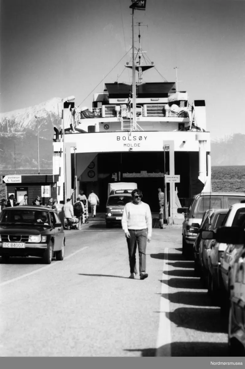 "B/F Bolsøy"   Til venstre en SAAB 99. (info:
Ivar E. Stav) -  Bildet er fra avisa Tidens Krav sitt arkiv i tidsrommet 1970-1994. Nå i Nordmøre museums fotosamling.