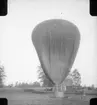 Kulballong m/1930, har landat. A 6. Tubbebo, norr om Bondstorp.