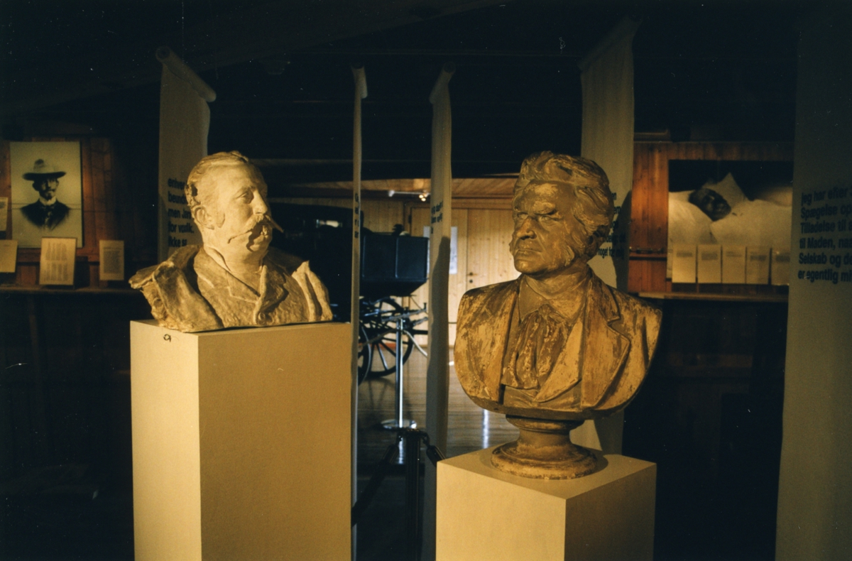 DOK:1999, Alexander L. Kielland 150 år, sommerutstilling, byste,