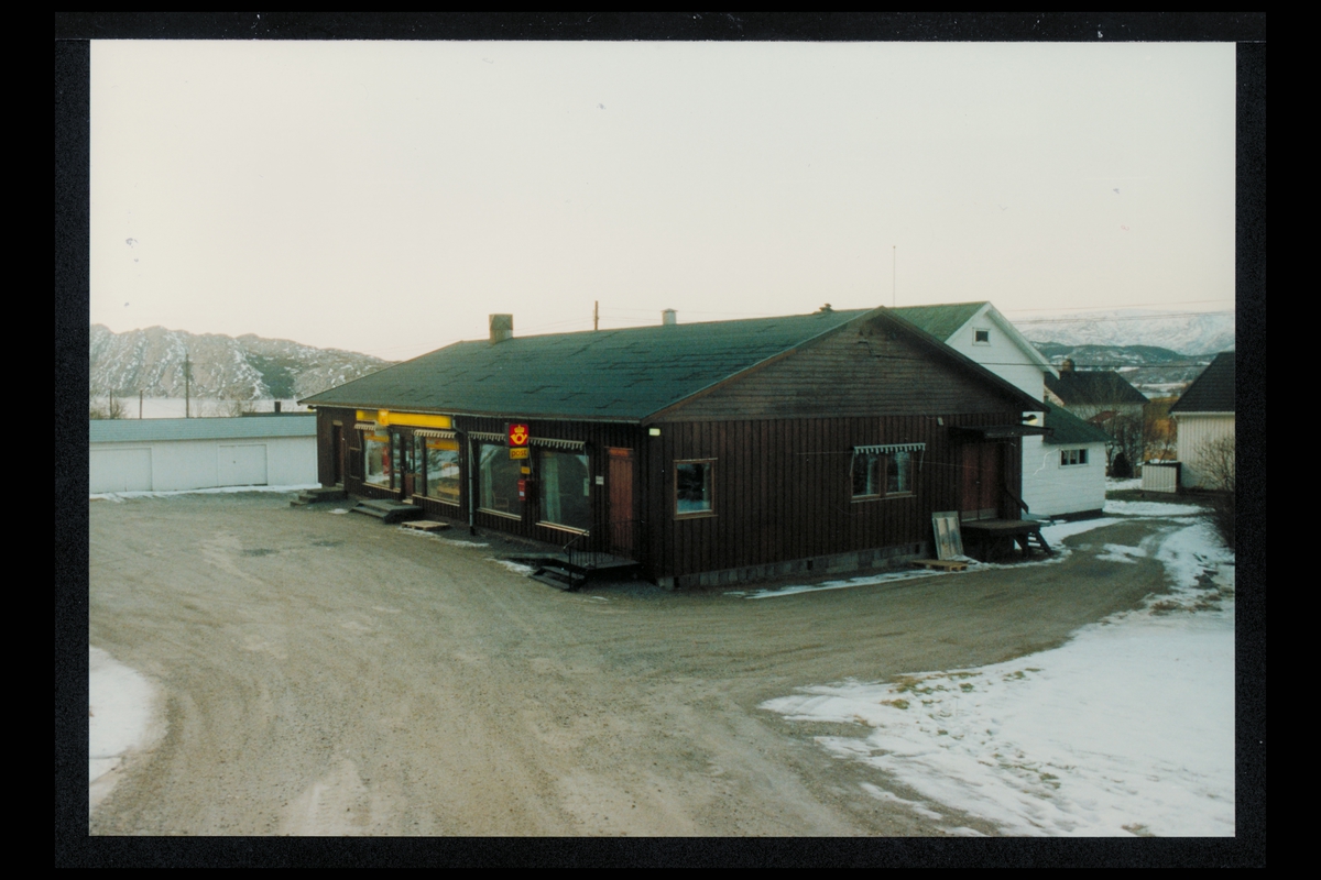 eksteriør, postkontor, 8894 Kviting, Sandnessjøen, postskilt