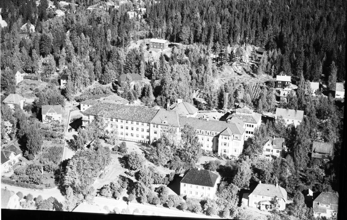 Flyfoto, Lillehammer Fylkessykehus,  Anders Sandvigs gate.