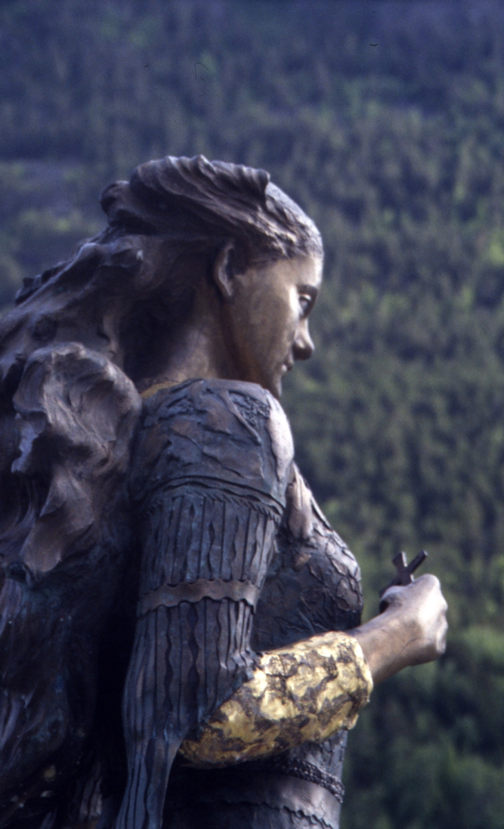 DOK:1995, Sel, Kristin Lavransdatter, statue,