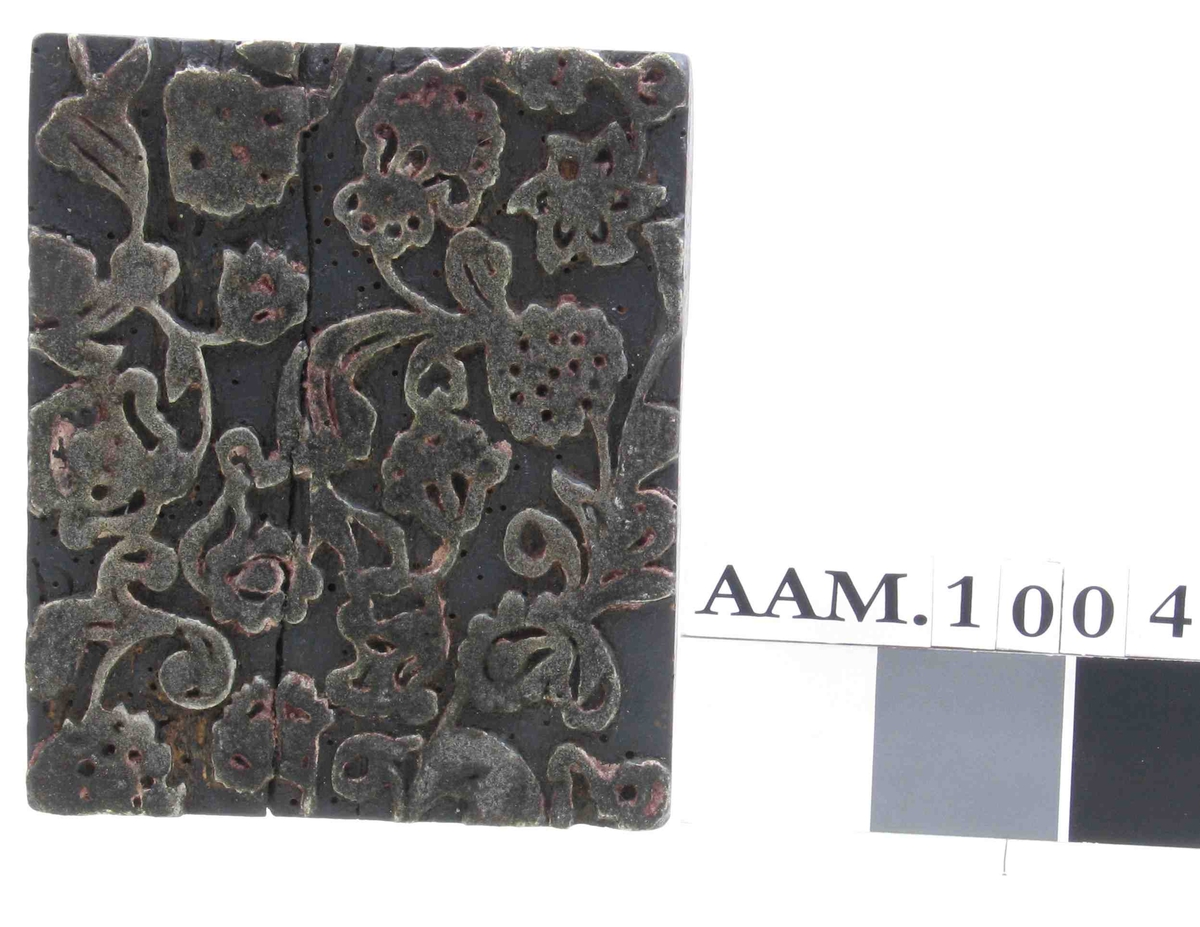 1700 tallsmønster med småblad og småblomster tett. 