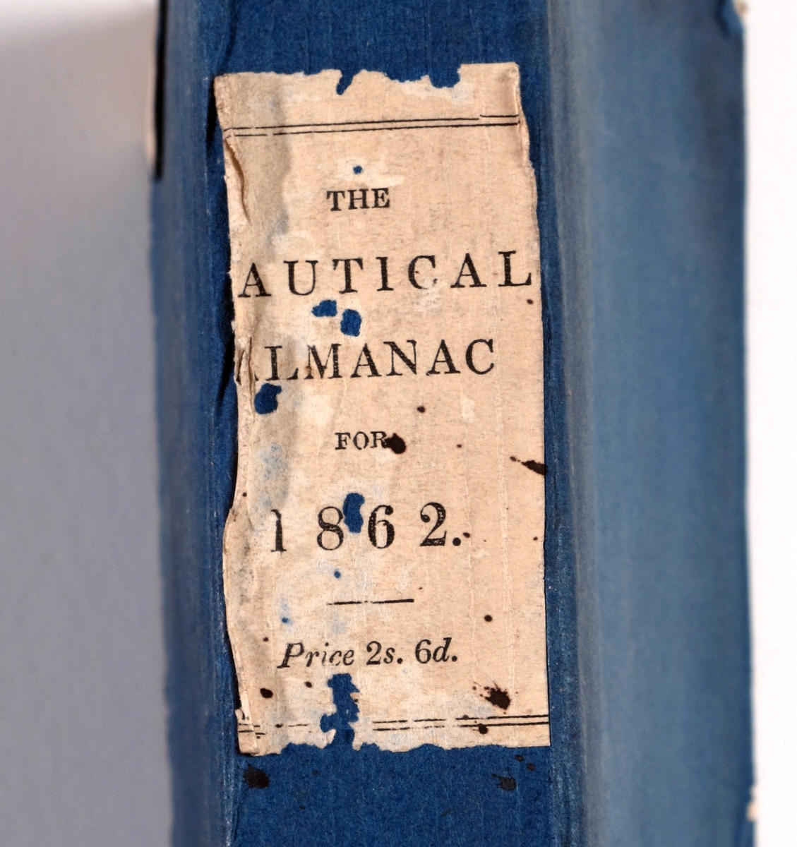 The Nautical Almanae and Astronomical   Ephemeris for the Year 1862. London 1858.  Blått pappbind, 544s.   23,2 x 14,7.