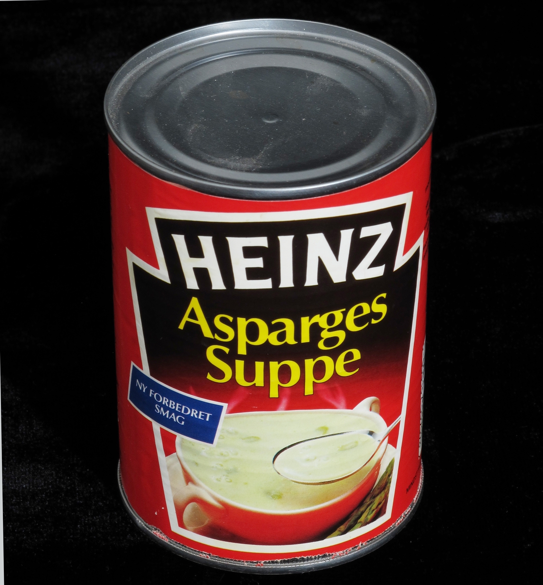 Suppe i rød og hvit suppebolle.