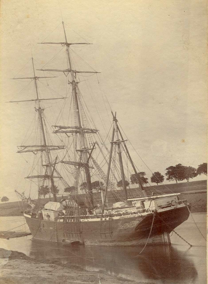 Fartøybilder fra Agder.

Navn: Ilma
Kjennetegn: HVLQ
Type: Bark
Bygget 1870 i Arendal
Hjemmehavn: Arendal
Kilde: Hvite seil 3.78
          Veritas: 1872
Drektighet: 191 cl
Skuteregistersignatur: 1872VI22 og 1164

Bilde 1:
Arkivref: Fartøybilder 36, AAA Neg. nr. 228
ILLAWARRA III a
Opprinnelig filreferanse i eDepoet: F0121_Fartøybilder-SMW_090525\Ilma II.tif

Bilde 2:
Arkivref: Fartøybilder 36
Tekst: Bark "Ilma" med nedrigget mesantopp. Gave 21. juli 1961 fra Oskar Tom Ingvaldsen, Strømsbuveien 313, Arendal
ILLAWARRA III a
Opprinnelig filreferanse i eDepoet: F0121_Fartøybilder-SMW_090525\Ilma I.tif

