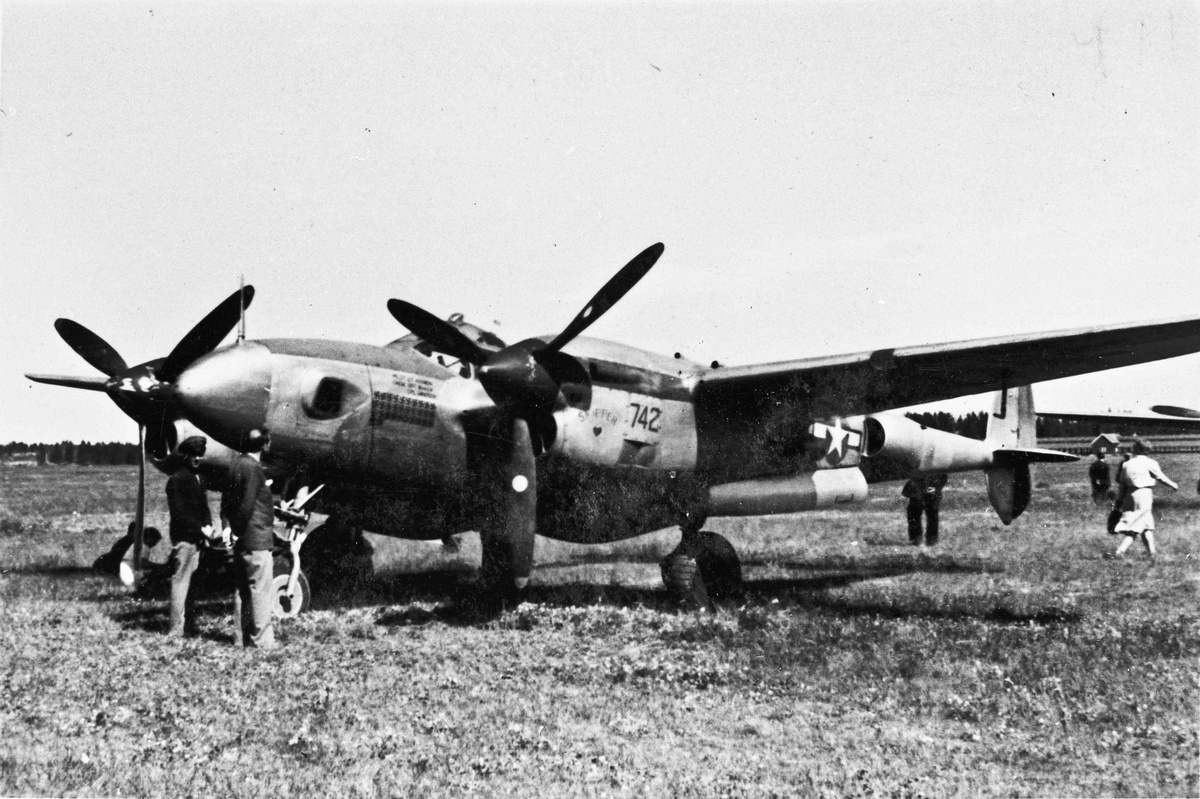 På Gardermoen etter frigjøringen - sommeren 1945.