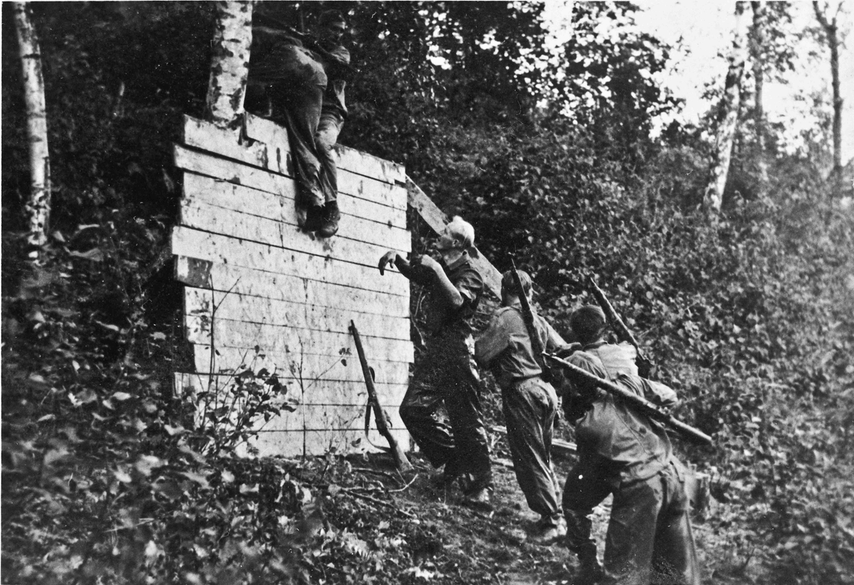 Mest sannsynlig på Trandum. Øvelse sommeren 1945?