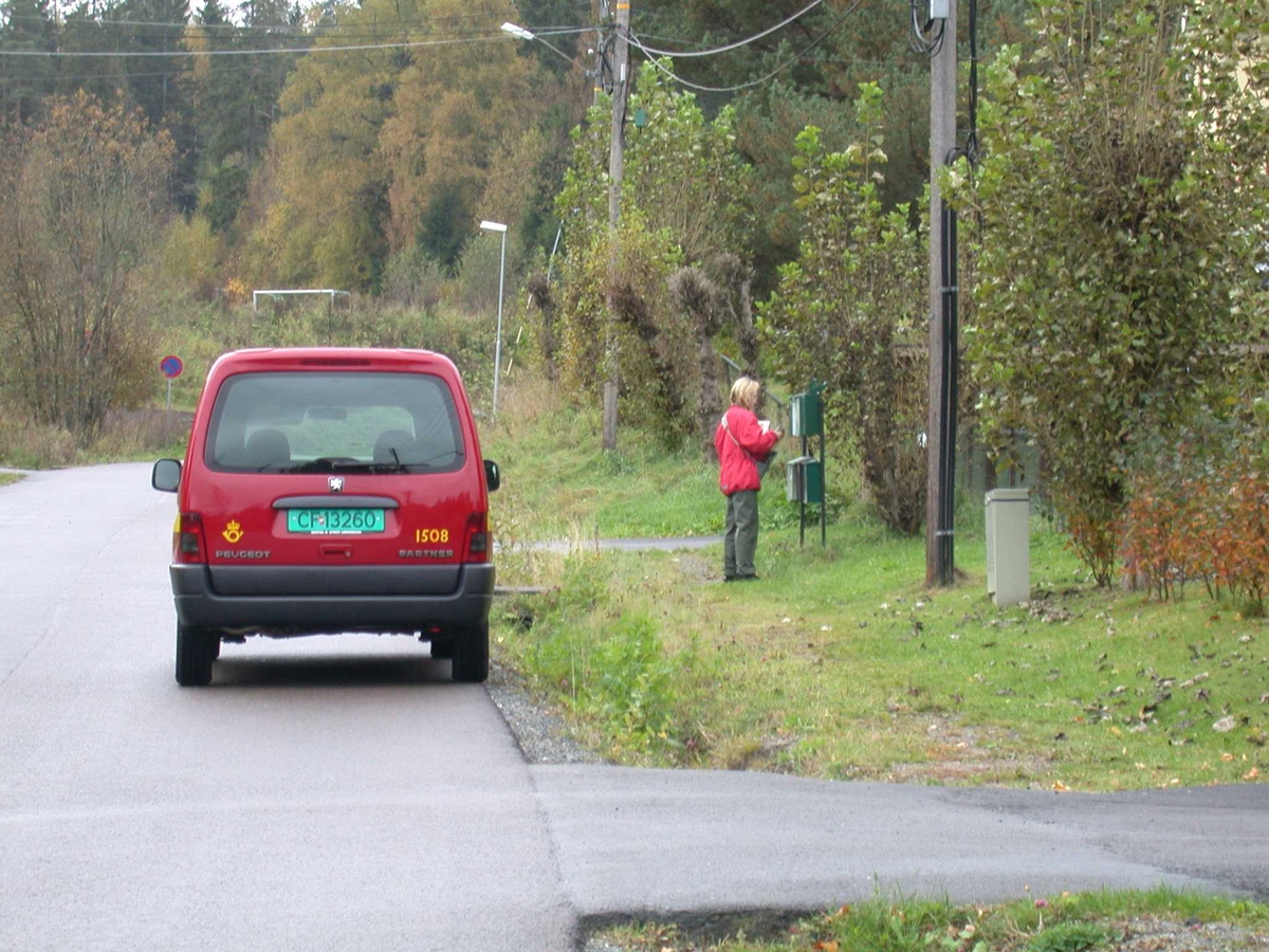 Posten briges ut i Ragnhilds vei. Ettermiddag.
Fotovinkel: V