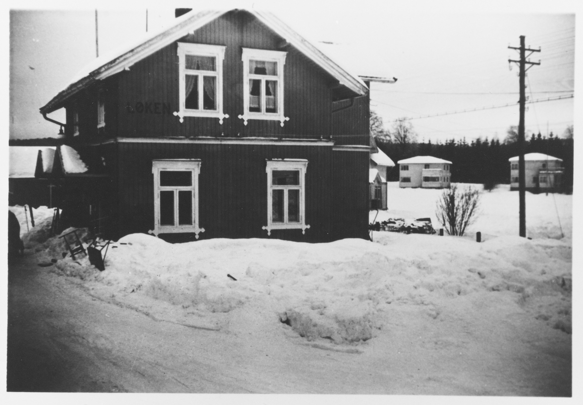 Stasjonsbygningen på Løken. Stasjonen hadde også poståpneri.