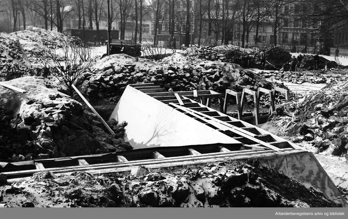 Det sivile luftvern, dekningsgraver under arbeid ved Botsfengslet, mars 1940.