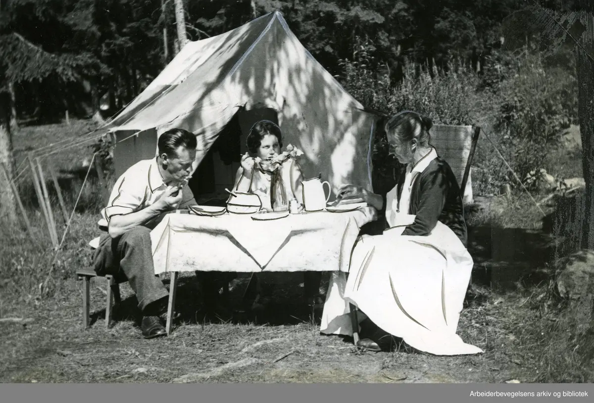 Ferieliv på Langåra i Oslofjorden,.juli 1935
