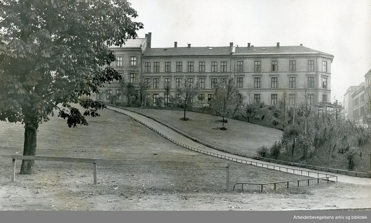 Grünerhagen, ved Grünerbrua mellom Nordre gate og Grünergaten, langs Fossveien,.oktober 1939