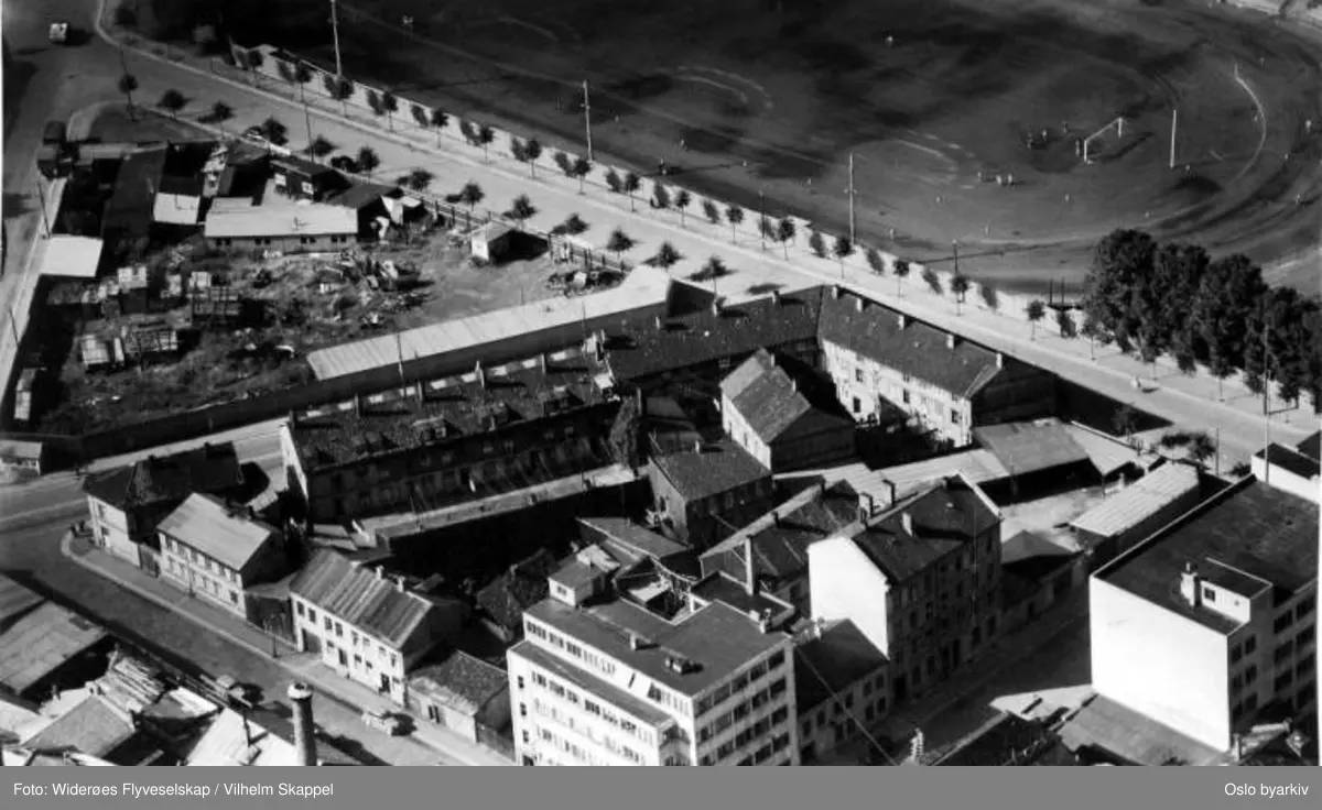 Dælenenga idrettsplass, Københavngata, Verksgata (Flyfoto)