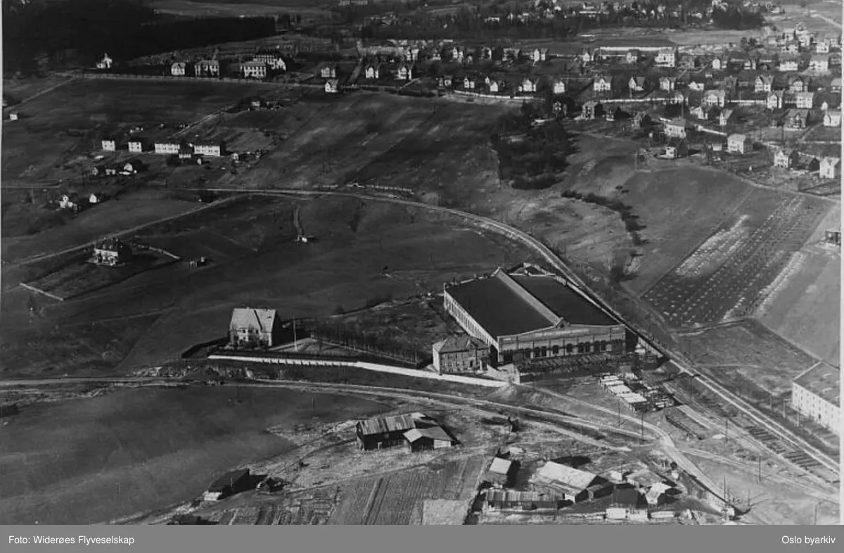 Grefsen skole, Nydalen (Flyfoto)
