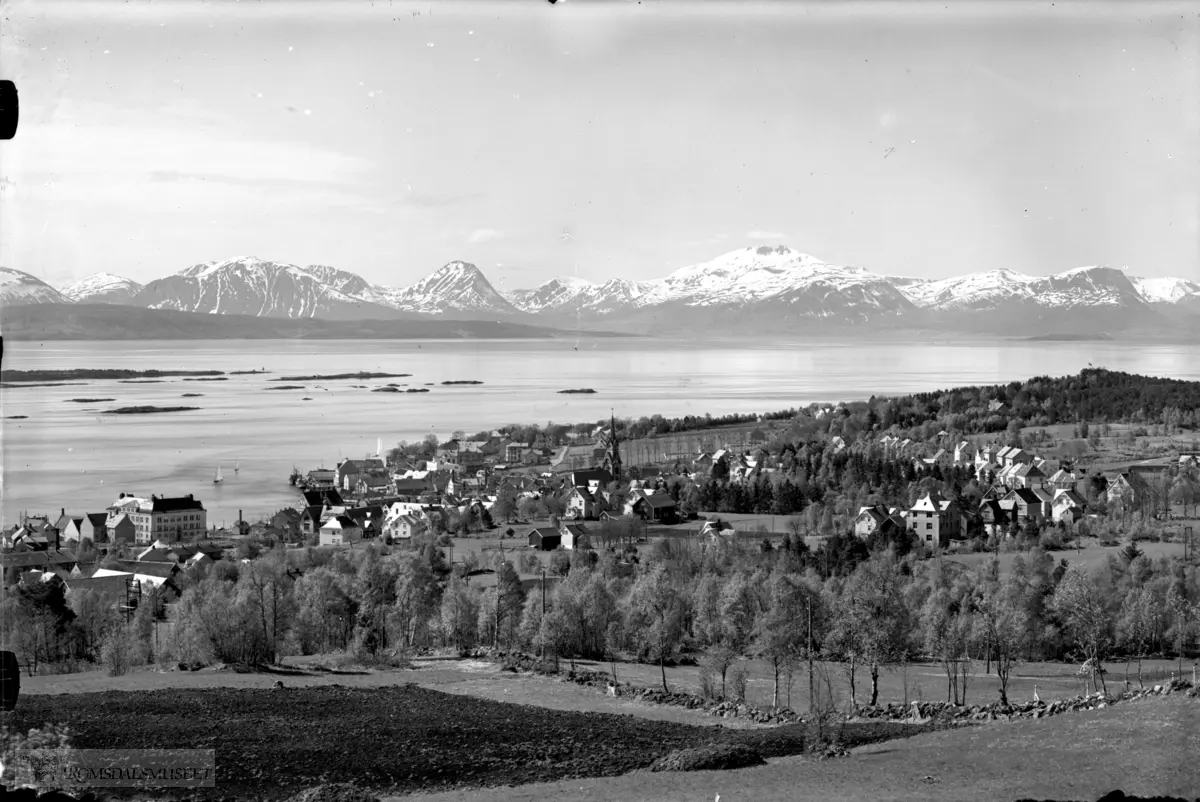 Molde sett fra nord, Molde fra Frøsøye. (Denne platen er brukt i albumet i butikken).