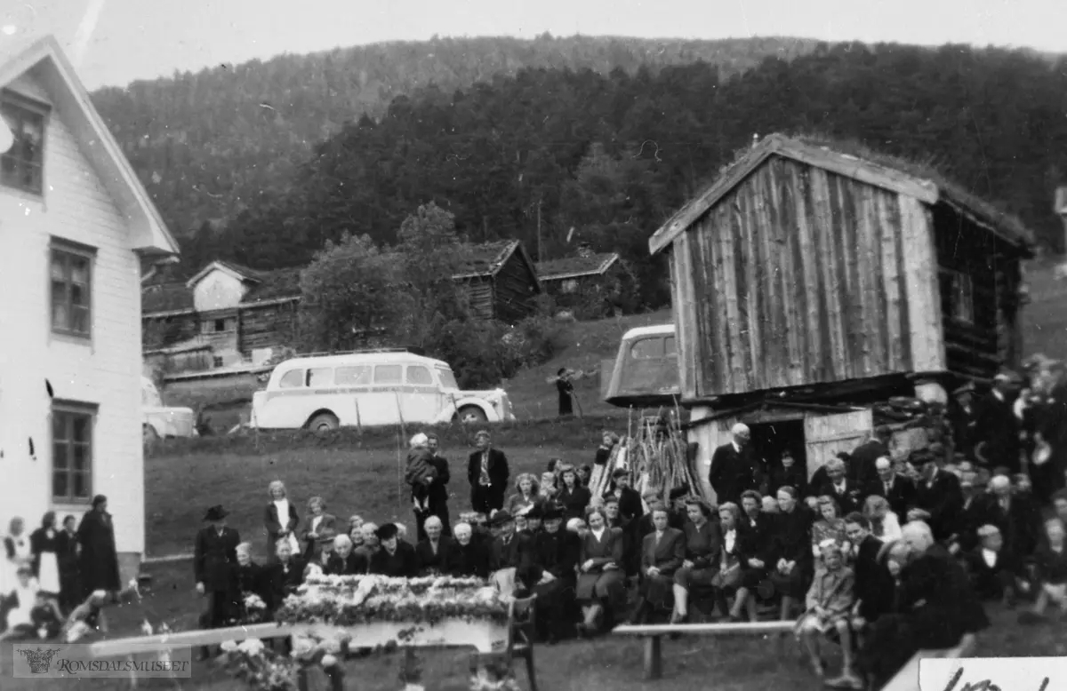 Frå gravferda til Hansine Walseth...