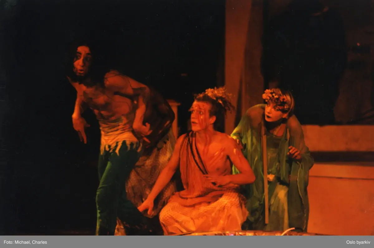 "Ikke den samme midtsommernatt", teaterforestilling av William Shakespeare på Parkteatret. 4-13. oktober 1994.Regi: Cliff A. MoustacheMedvirkende:Rasmus Rønneberg, Kirsti Ellefsen, Alexander Lange, Mosye Abraha, Kjetil Kooyman, Hannah Wozene Kvam, Inger Helen Kilsti, Cliff A. Moustache, Pål Obrestad, Isabell Sterling, Benaissa Ahssain, Magne Skjævesland, Behruz Arshi, Terje Tjelle, Shiraz Khan, Muni Franklin Kwarasey, Kristin Magnus, Pia Fridal, Samuel Noko, Michael Sontum, Rachid Boukhouima, Magnus-Ra Thuv Moustache, Henza Gheresghier Bitow.Musikere:Henry Bwire, Becaye Aw, Kossa Diomande, Yancouba Diomande.Kontakt Nordic Black Theatre ved ev. bestilling av kopier.