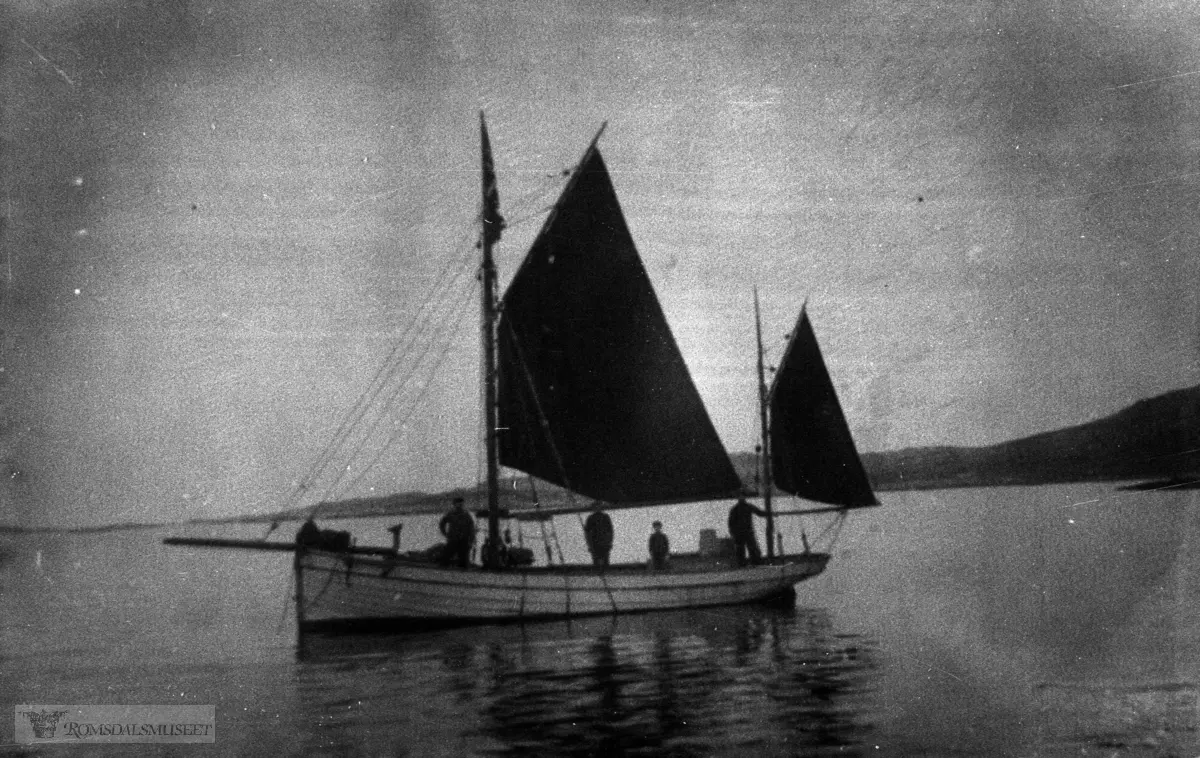 Fiskebåten "Heimdal" 1900. Eier Ivar Brevik.