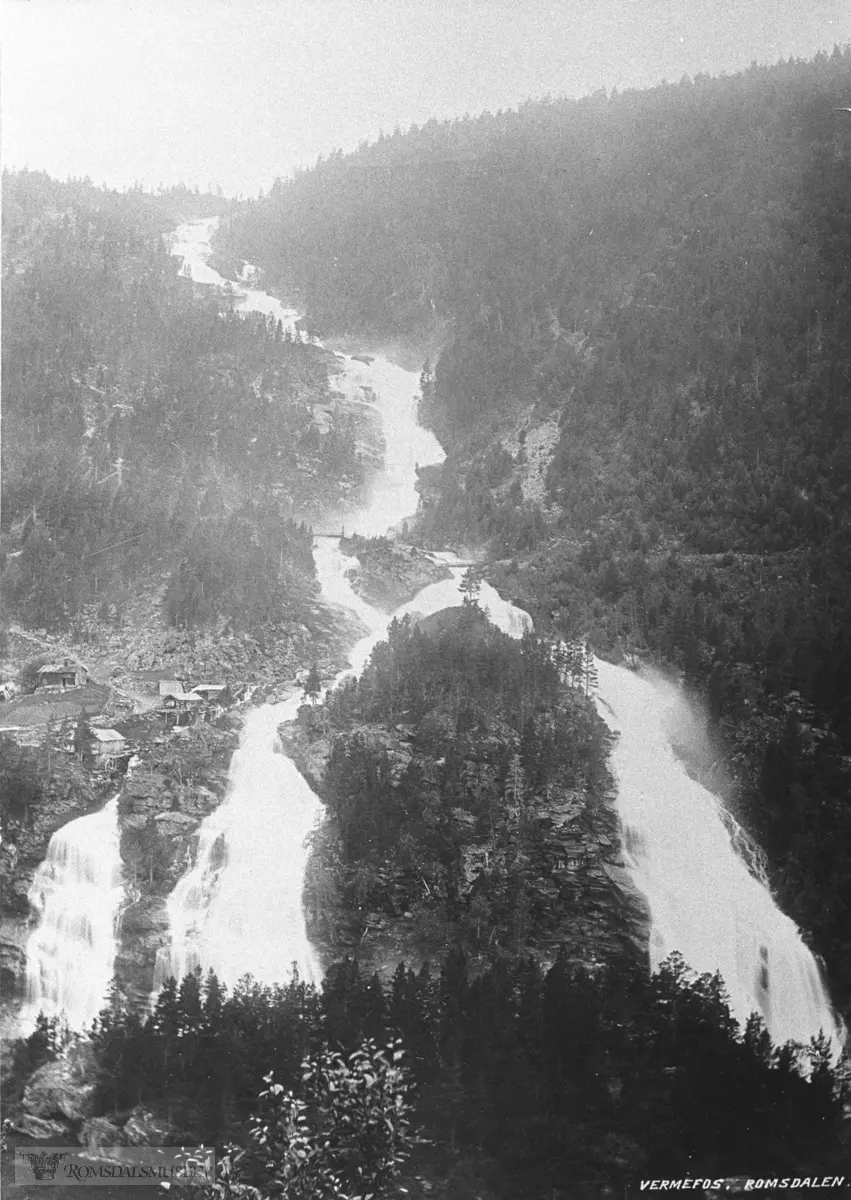 Vermafossen, Orheim, Romsdal. ca 1900. (Original finnes i format C)