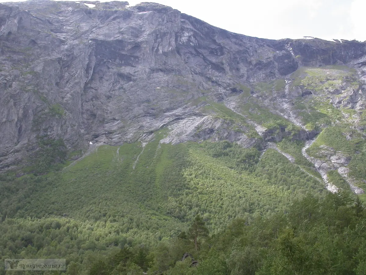 Ved Litlvatnet. Seteraksla...Seljeskredene.