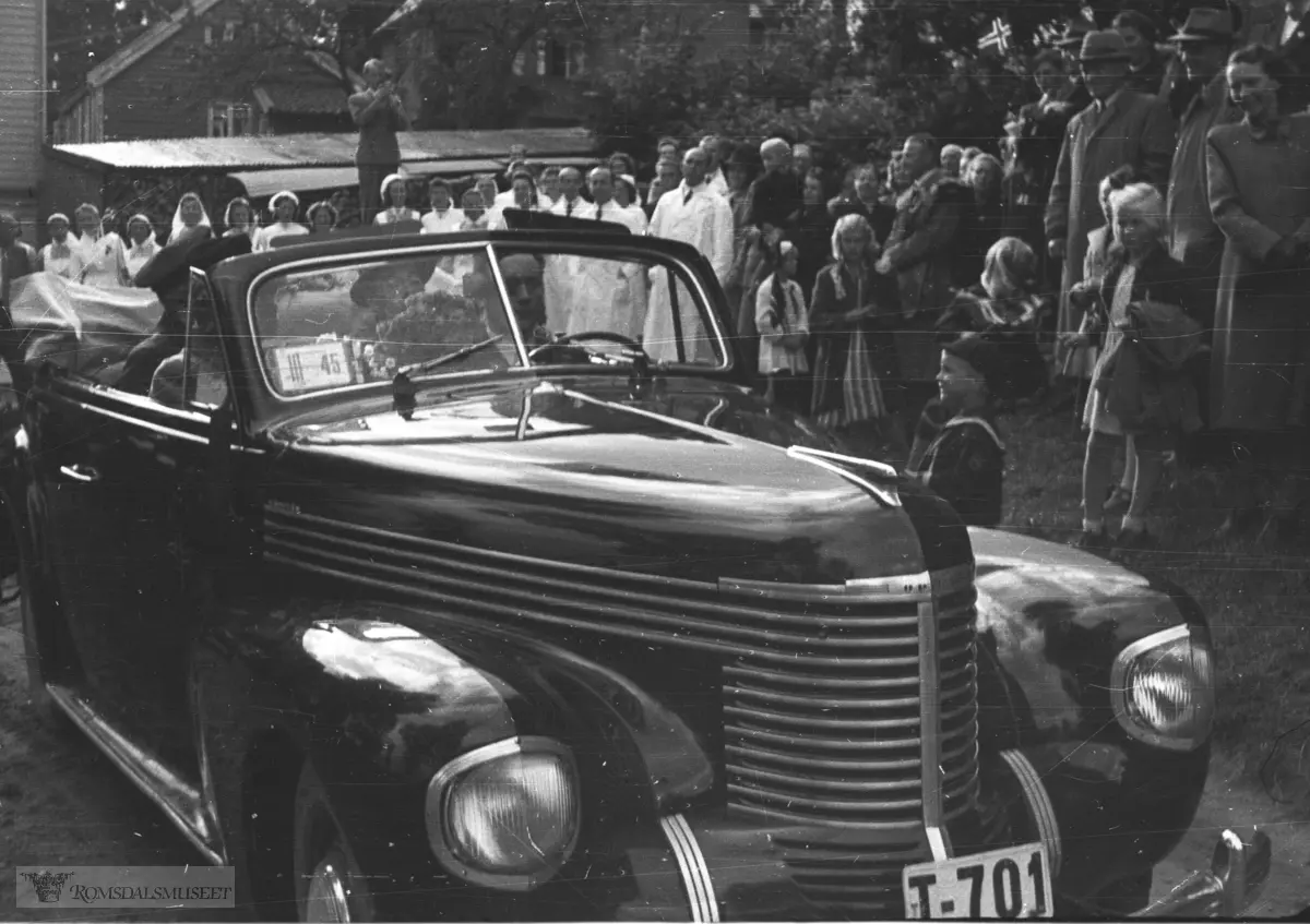 Kongebesøk i Molde 26.08.1945..Opel Kaptain 1939 med reg nr T-701..(se Oddbjørn Harnes: Med Kongefamilien gjennom Romsdal, 1906-1982 side 88-97).