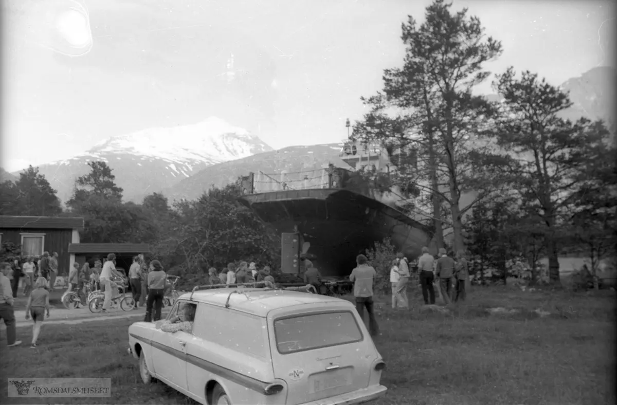 Fergen Mardøla fraktes til Eikesdalsvatnet..Ford Taunus 12M varebil 1963-66.