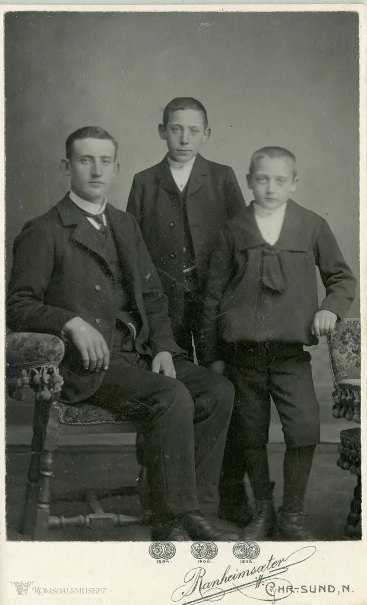 Sønner av "Maja" Halstensen. .Petra Røes familie i Kristiansund.