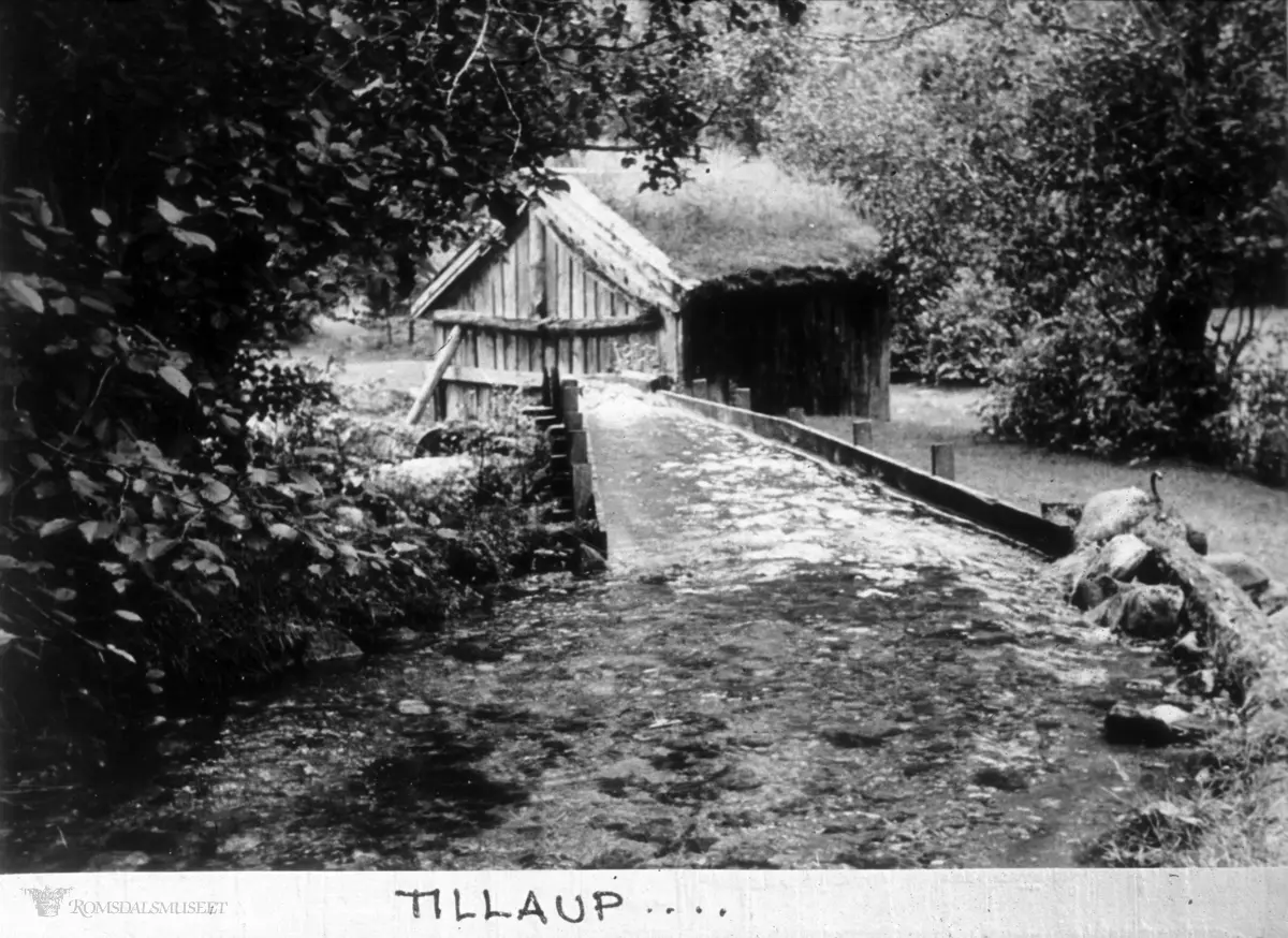 Kvern bygd av Torstein Oppigard omkring 1905..Murerarbeidet er gjort av Johannes Oppigård..(Se Romsdalsmuseets årbok 1975)