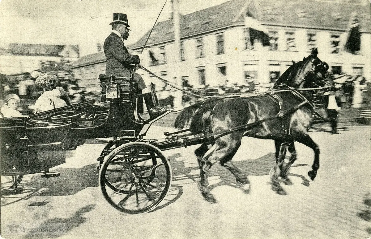 Fra Kroningsreisen i 1906..Fra intoget i Kristiansund.