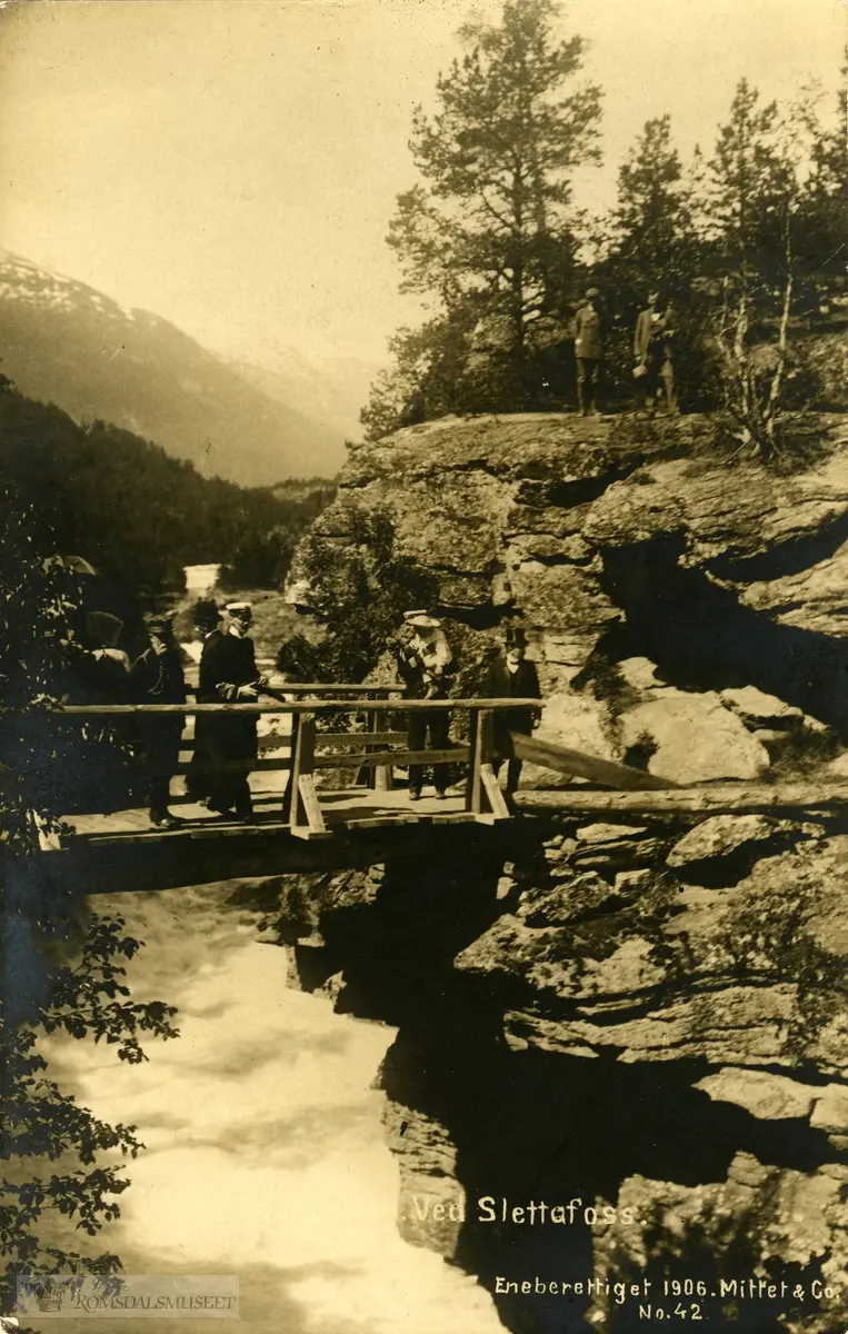 Fra Kroningsreisen i 1906..Ved Slettafossen.