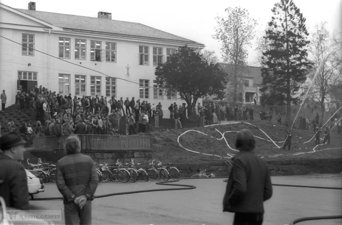 Molde folkeskole øvre vei 23 brenner 10.10.1977..(Bilder fra serien brukt i RB 21/10-1977)