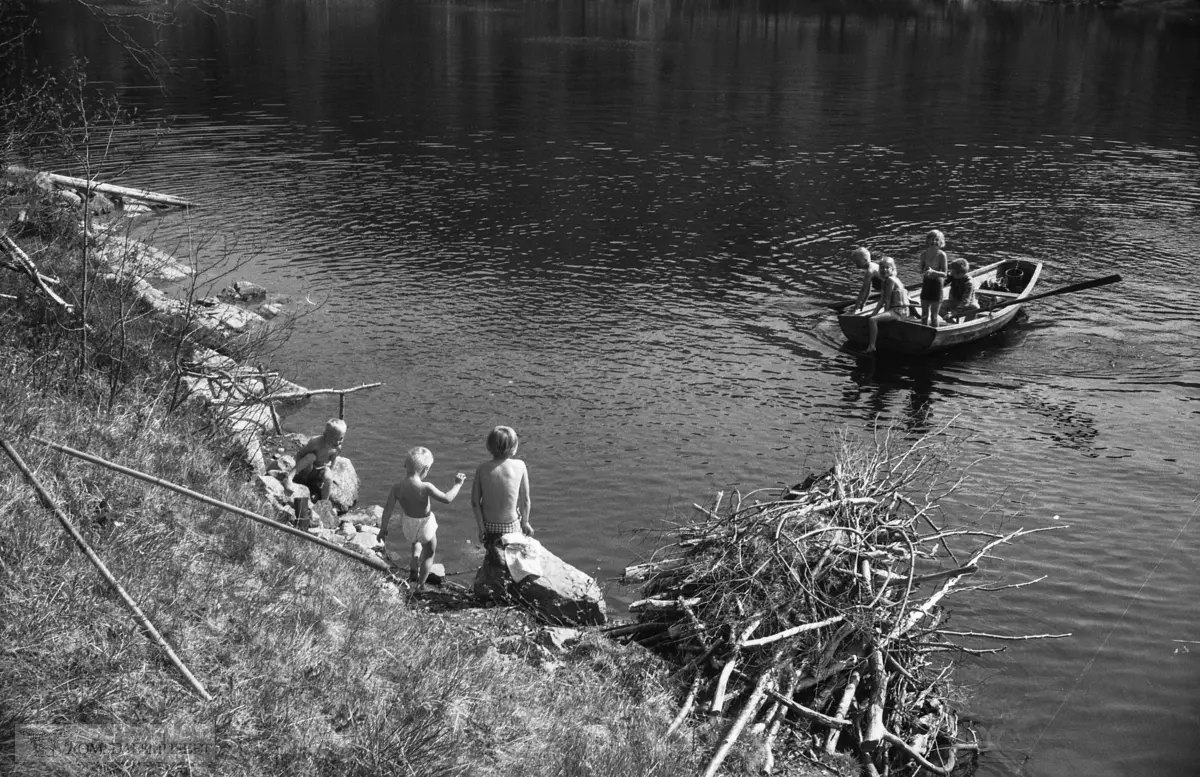 "Lillehammer 01.06.1964. Hos Tovan. Hyttetur. Vitjing på Langvatnet".